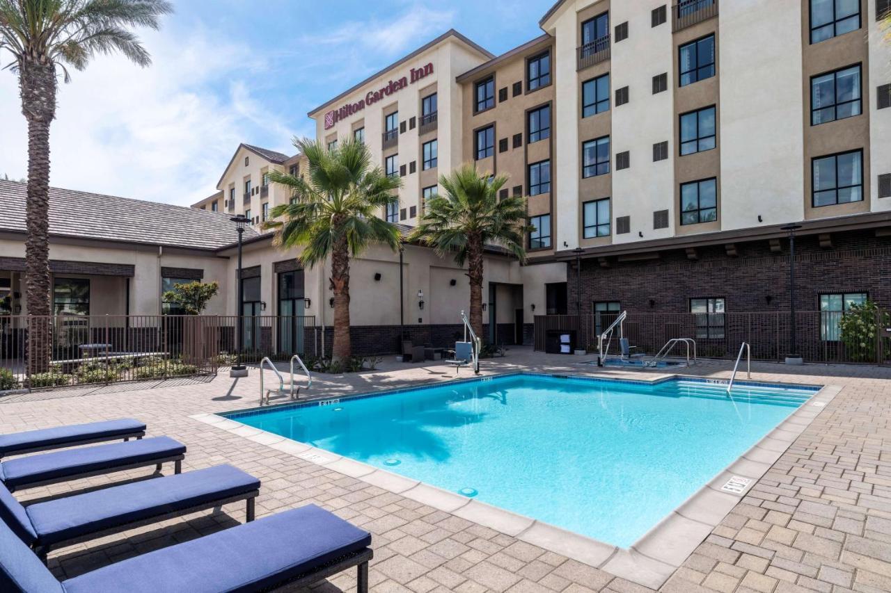 Hilton Garden Inn Pomona, Ca Екстериор снимка