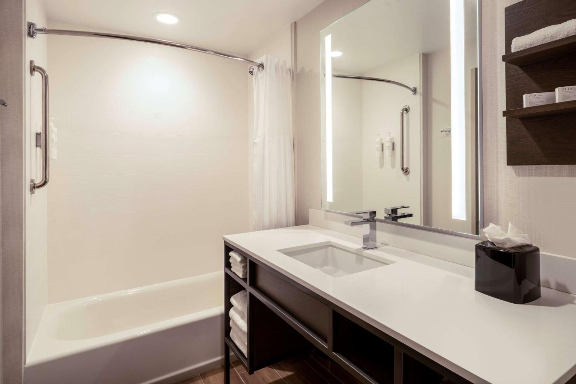 Hilton Garden Inn Pomona, Ca Екстериор снимка