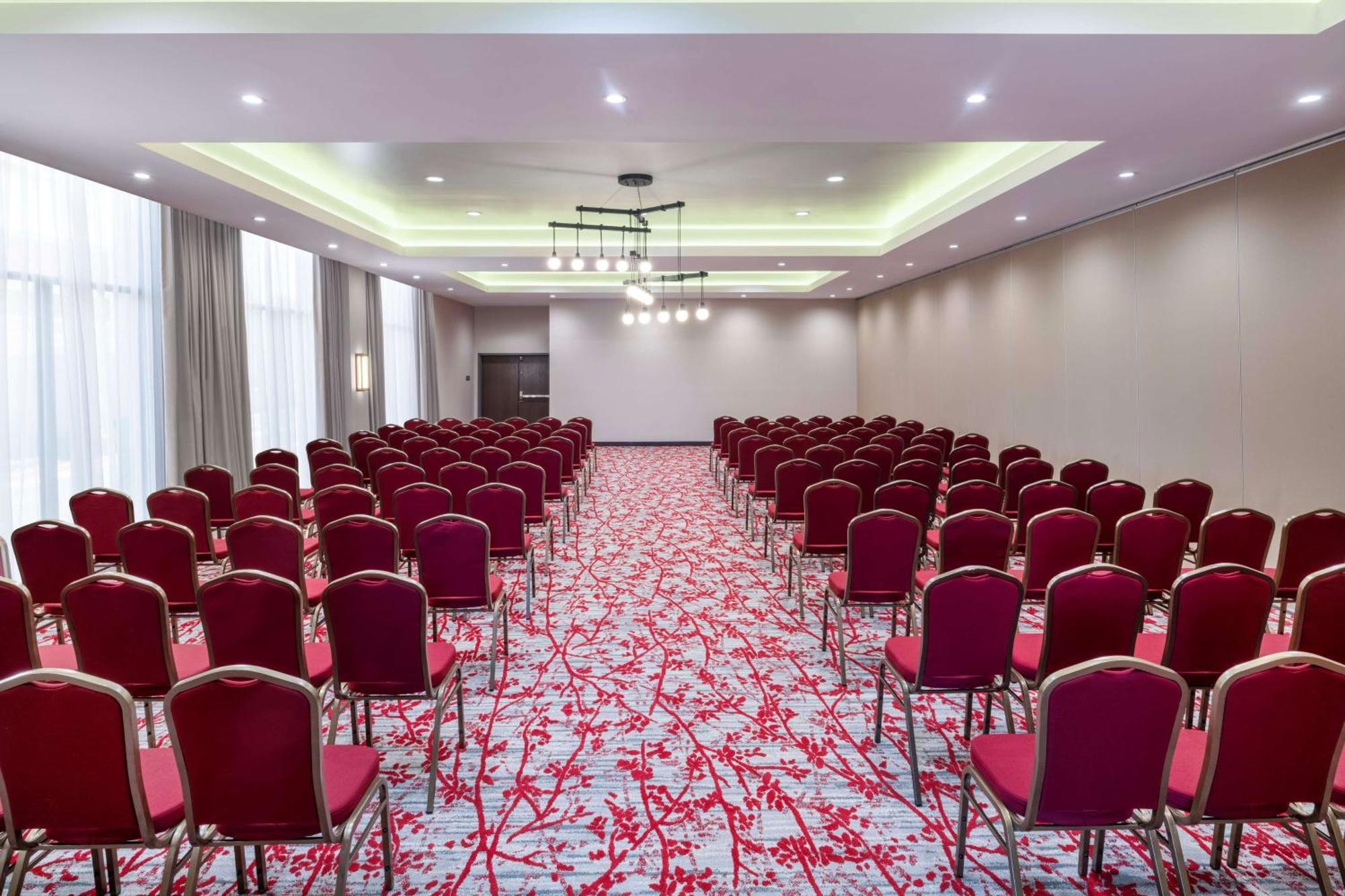 Hilton Garden Inn Pomona, Ca Екстериор снимка