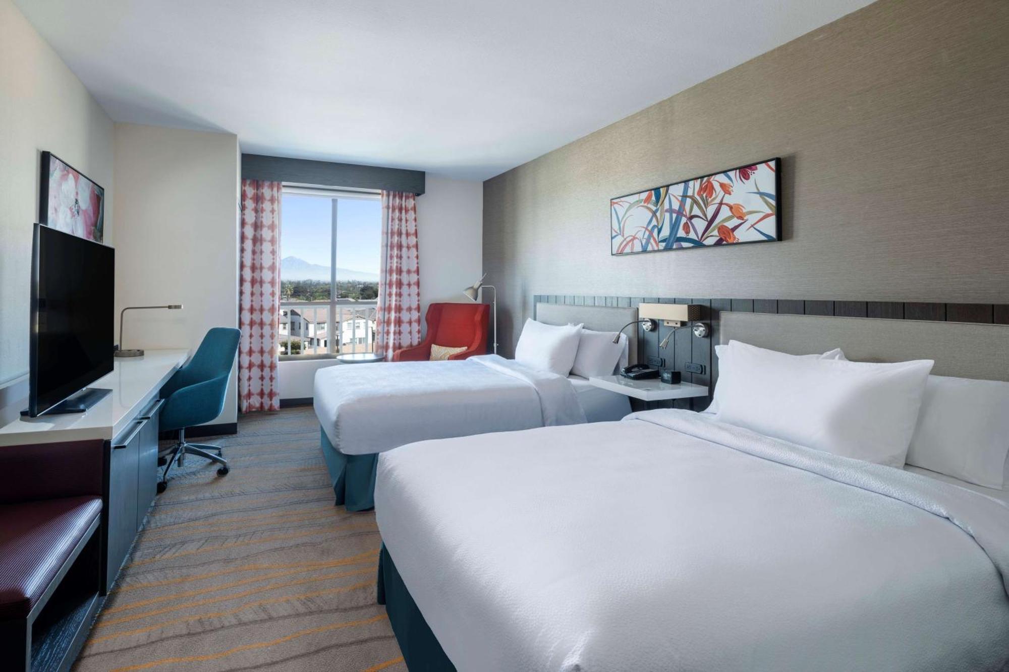 Hilton Garden Inn Pomona, Ca Екстериор снимка