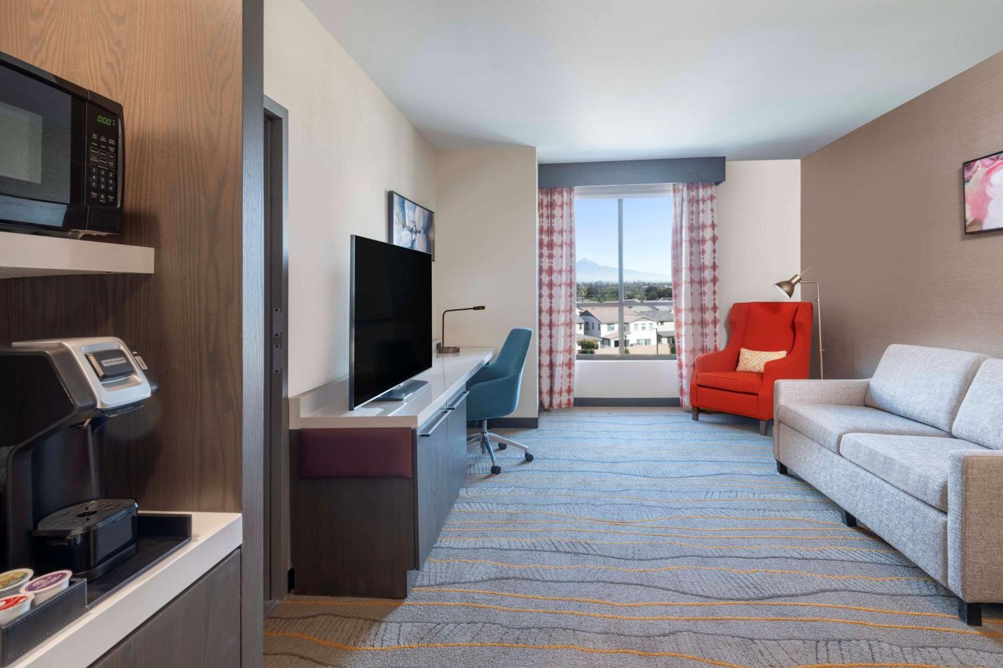 Hilton Garden Inn Pomona, Ca Екстериор снимка